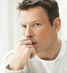 človek je med vzburjenjem pomislil na izcedek